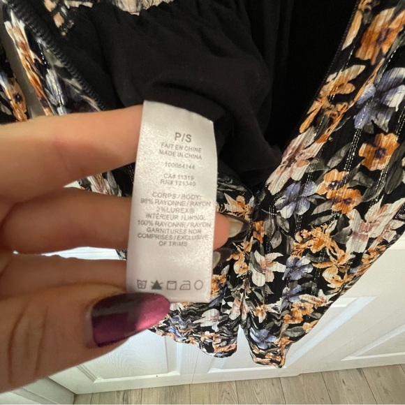 Dynamite Black and Floral Patterned long sleeve romper small - Picture 14 of 14